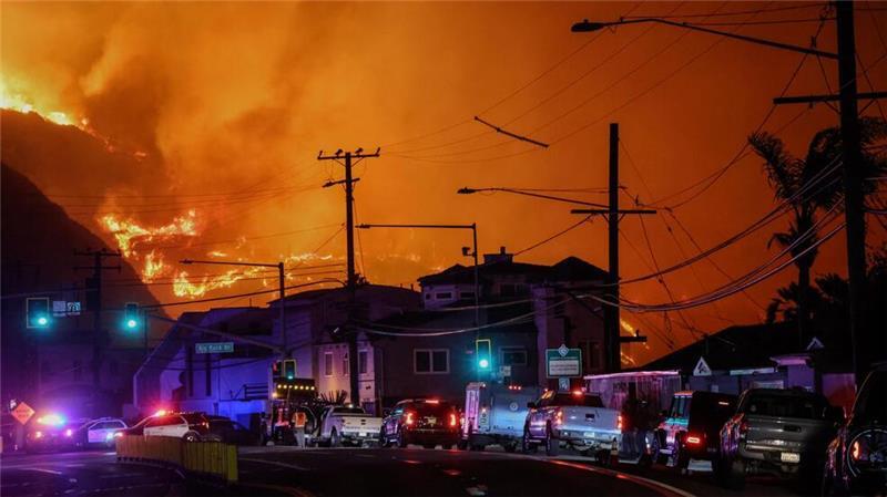 Starker Wind hat die Brände rasant angefacht.
