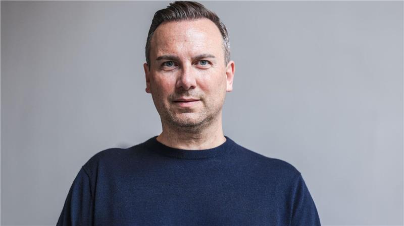Starkoch Tim Raue (51) hat das Restaurant hoch oben im Berliner Fernsehturm übernommen.