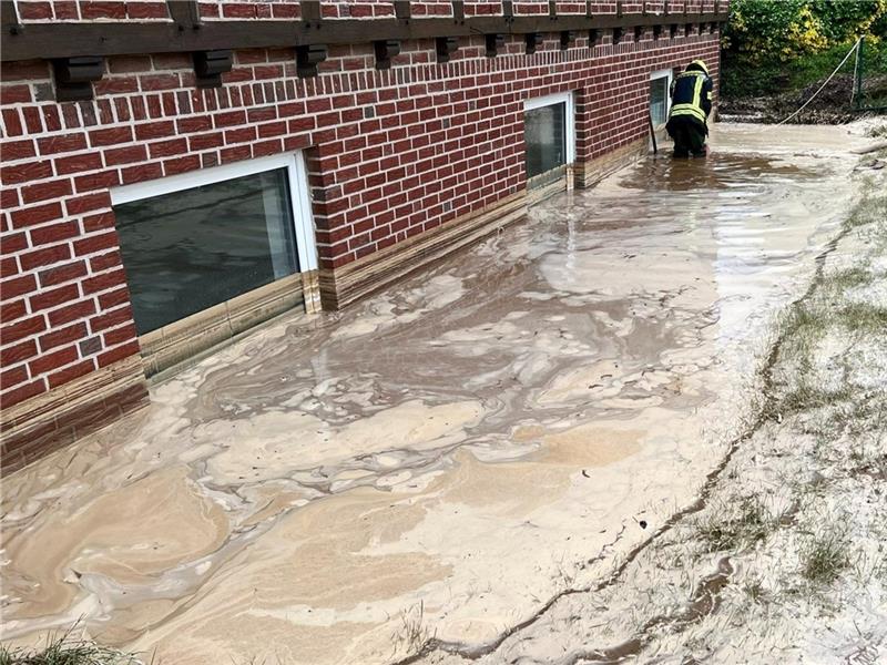 Grüne fordern Taten von Buxtehuder Stadtverwaltung: „Uns läuft die Zeit davon“ Starkregen-Ereignisse nehmen zu. Dieses Bild kommt aus dem niedersächsischen Georgsmarienhütte. Eine Unwetterfront mit Gewittern und Starkregen ist am Montagnachmittag von Westen nach Osten über Niedersachsen hinweggezogen. Foto: dpa