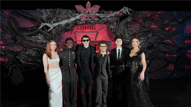 Stars der Serie „Stranger Things“: Sadie Sink, Caleb McLaughlin, Finn Wolfhard, Gaten Matarazzo, Noah Schnapp und Millie Bobby Brown im November in Los Angeles (von links nach rechts). (Archivbild)