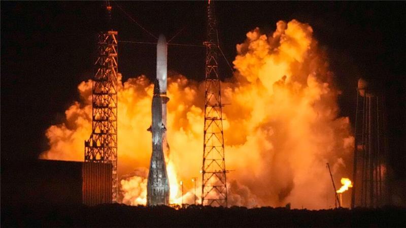 Start von Jeff Bezos‘ Schwerlastrakete glückt -  New-Glenn-Rakete von Blue Origin hebt ab