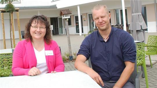 Starten in eine gemeinsame Zukunft im Wohnpark Fredenbeck: Einrichtungsleiterin Janet Schönfeld und Benjamin Schmölcke, Geschäftsführer der Fredencare GmbH