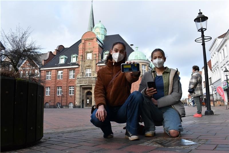 Startpunkt für die Bullen-Rallye , in deren inhaltliche Gestaltung auch die Schwestern Rosa und Mascha Richter (von links) involviert sind, wird das Alte Rathaus sein. Von hier geht es auf eine spannende Rätselreise entlang des „Bullevards“