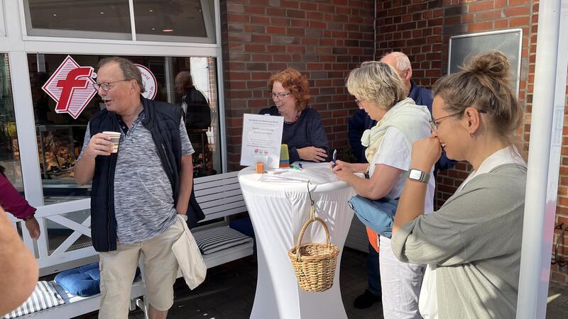 Station vor der Fleischerei Düwer in Grünendeich.