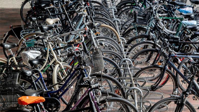 Statistisch besitzt jeder Mensch in Deutschland mehr als ein Fahrrad. Mietangebote haben es da schwer. (Archivbild) 