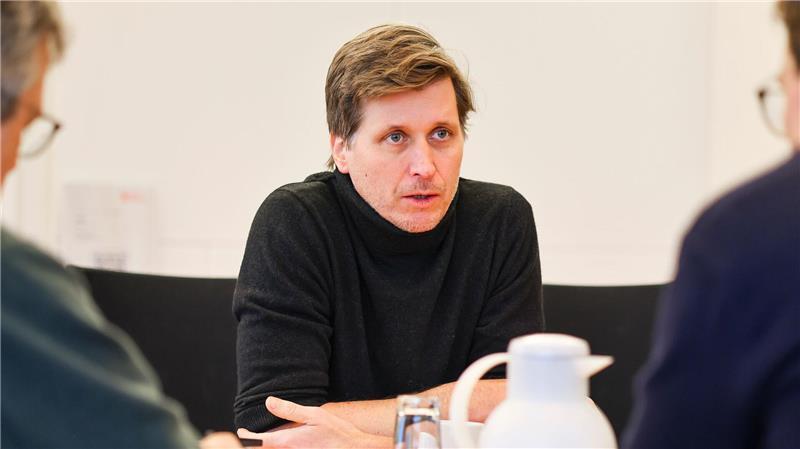 Statt auf bemannte System sollte Deutschland Verteidigungsmittel stärker in Drohnen und neue Technolgien investieren, fordert Schularick.