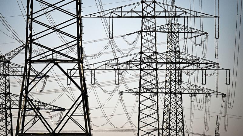FDP sieht größere Finanzlücke bei Ökostrom-Finanzierung Statt der im Haushalt bisher veranschlagten 10,6 Milliarden Euro könnten die Kosten für das EEG-Konto dieses Jahr auf rund 27,5 Milliarden Euro steigen.
