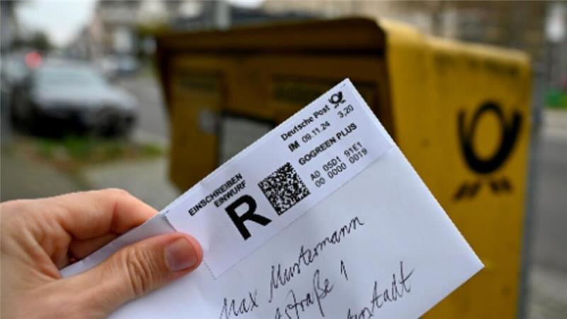 Behörde erlaubt der Post deutlich höheres Briefporto Statt des sogenannten Prio-Briefes sollen teurere Einschreiben ermöglichen, dass eine Sendung besonders schnell ankommt. (Symbolbild)