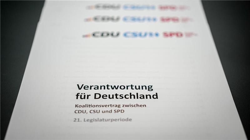 Hochschule veröffentlicht Koalitionsvertrag als Magazin Statt in schlichtem weiß wie im Original ist Magazinversion des Koalitionsvertrages mit Pastelltönen unterlegt. (Archivbild)