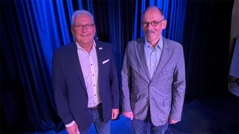 Die Energiezukunft in Buxtehude: Antworten auf 7 wichtige Fragen Stefan Babis (links), Geschäftsführer der Stadtwerke Buxtehude, ist Gast beim Talk des Kulturforums am Hafen. Thema ist die Energie- und Wärmewende in Buxtehude. Dr. Hans Peter Kölzer (rechts) moderiert das Gespräch.