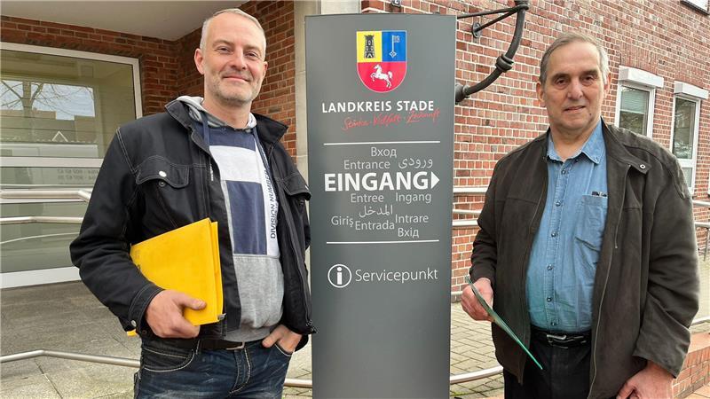 Stefan Buck (links) und Dieter Bardenhagen sprechen für die betroffenen Landwirte.