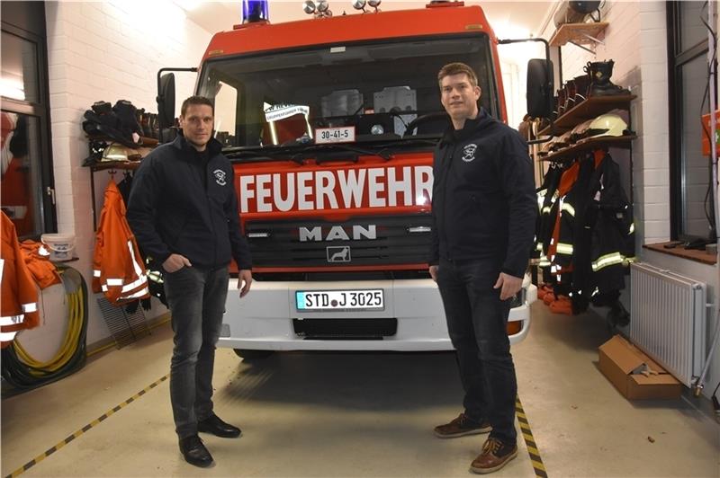 Stefan Hinrichs und Gerd Bredehöft freuen sich über die große Spendenbereitschaft . Foto: Felsch