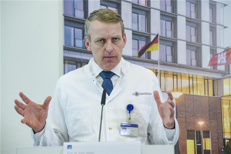Stefan Kluge, Direktor der Klinik für Intensivmedizin des UKE. Foto: Axel Heimken/ dpa