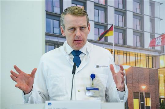 Stefan Kluge ist Direktor der Klinik für Intensivmedizin am Universitätsklinikum Hamburg-Eppendorf.