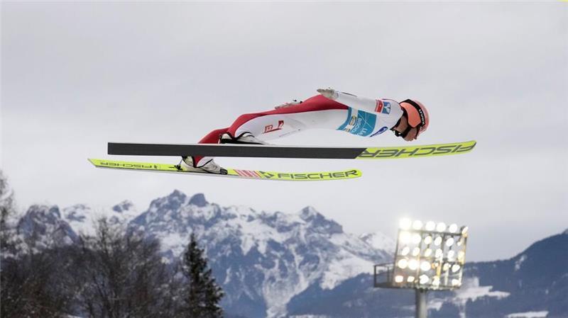 Drei Österreicher, ein Goldadler: Wer gewinnt die Tournee? Stefan Kraft bei einem Sprung in Bischofshofen.