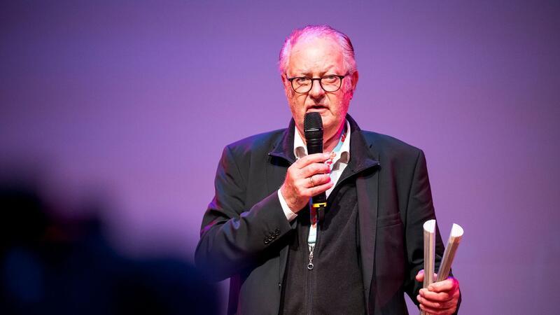 Stefan Paul bedankt sich für den Filmpreis der Stadt Hof.