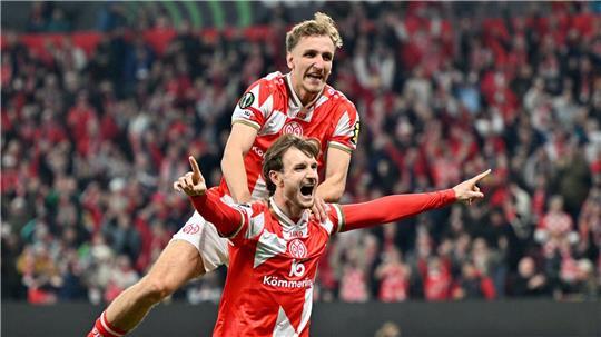 Stefan Posch (unten) sorgte für das umjubelte 1:0 für Mainz.