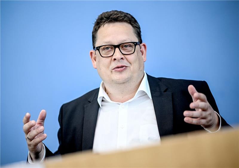 Stefan Schwartze ist Patientenbeauftragter der Bundesregierung. Hier bei der Vorstellung des Berichts der Unabhängigen Patientenberatung Deutschlands (UPD) zu Folgen der Corona-Pandemie.