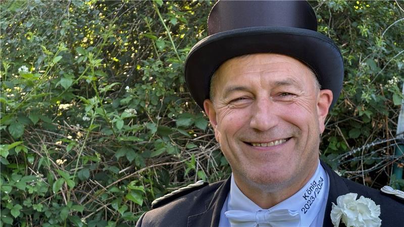 Schützenverein Altkloster: Warum tragen manche Zylinderhut? Stefan Siebert ist seit 2025 Kommandeur des Schwarzen Rotts im Schützenverein Altkloster.