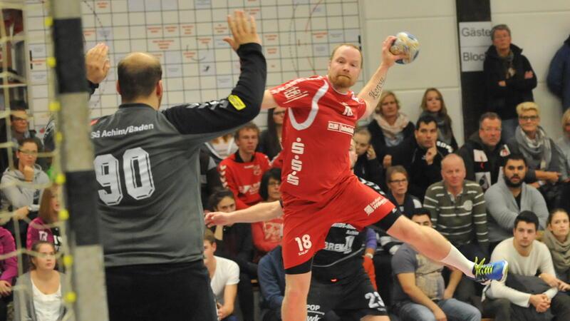 Kultspieler und Legenden: Völkers & Co greifen in Beckdorf zum Handball Stefan Völkers war im Rückraum eine Bank. Heute trainiert er beim SV Beckdorf die C-Jugend.