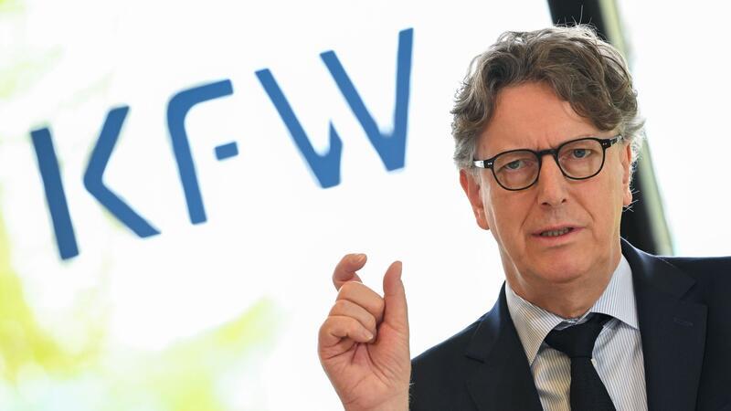 Stefan Wintels, Vorstandsvorsitzender der KfW Bankengruppe, stellt die Bilanz für 2023 vor.