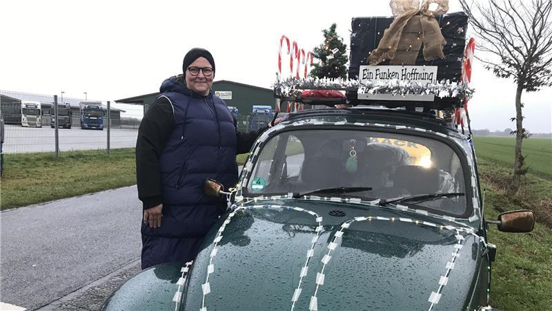 Ein Stern zum Abschied: 96 Treckerfahrer touren über die Geest Stefanie Dähne durfte mit ihrem Käfer dabei sein.