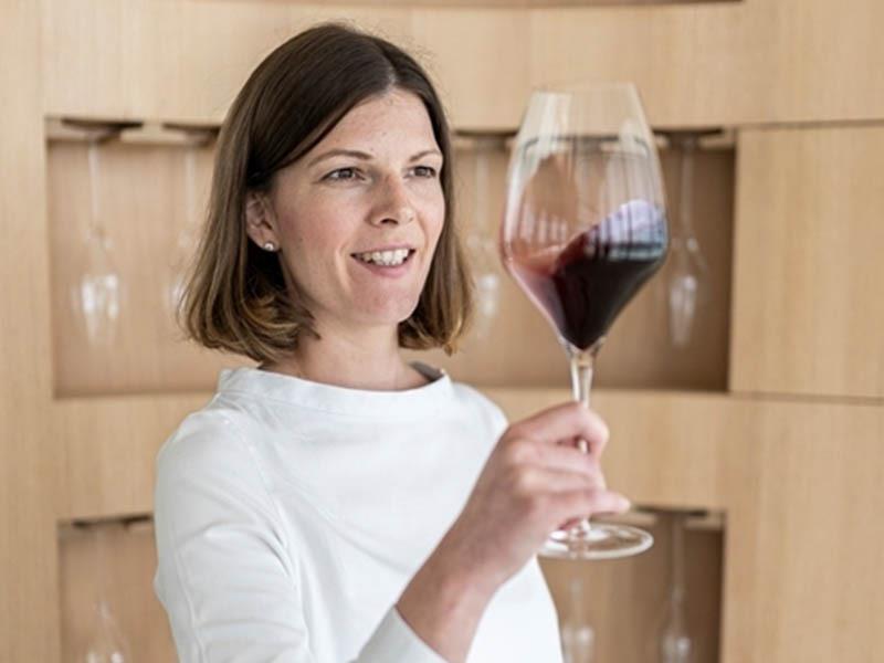 Sie gehört zu den begabtesten Weinkennern der Welt Stefanie Hehn hat jede Flasche Wein, die in dem Luxushotel lagert, ausgesucht – immerhin aktuell rund 30 000 Flaschen. Foto: The Fontenay
