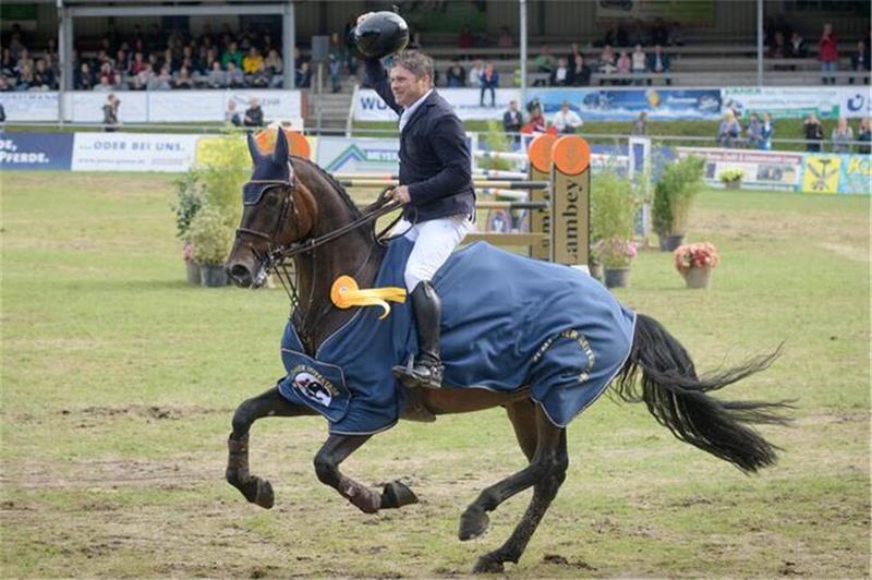 Steffen Engfer auf Dapardie - in den vergangenen zwei Jahren war das Duo im Großen Preis bei den Elmloher Reitertagen nicht zu schlagen.