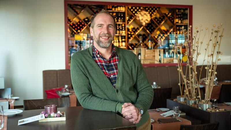 Dieses Restaurant ist ausgezeichnet als Bremerhavens bester Gastgeber Steffen Heumann hat mit seinem Restaurant „Pier 6“ den Tourismuspreis in der Kategorie "Gastgeber“ gewonnen.