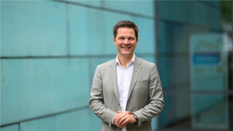 SPD-Landesvorstand stimmt für Krach als Spitzenkandidat Steffen Krach ist seit 2021 Regionspräsident der Region Hannover und strebt nun eine neue Aufgabe in Berlin an.