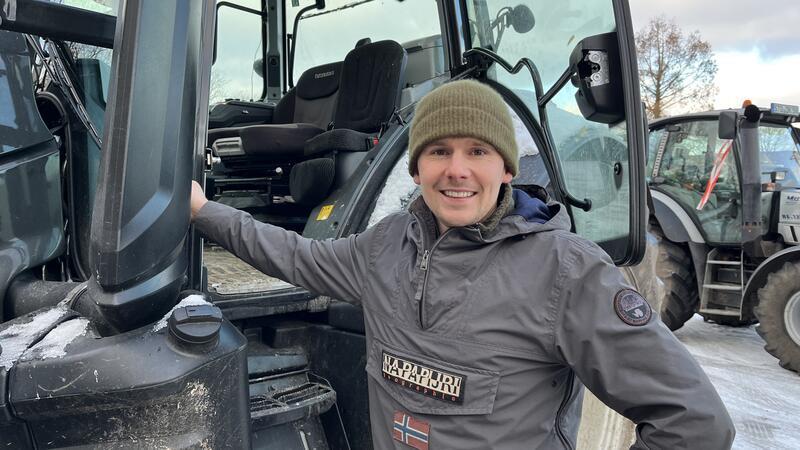 Demonstrationszug durch den Landkreis Stade: Landwirte legen den Verkehr lahm Steffen Tipke freute sich über den Zusammenhalt der Gewerke am Protesttag.