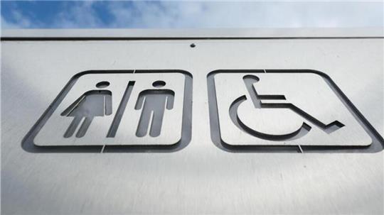 Stehen Deutschlands ekligste Toiletten an der A27 in Niedersachsen?