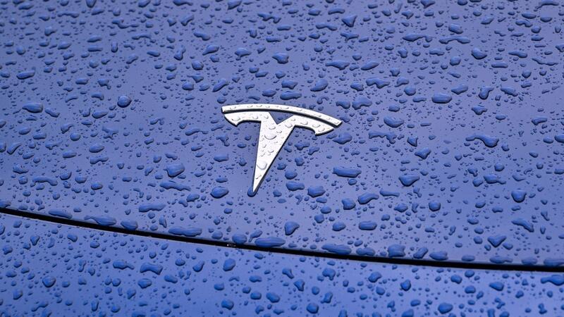 Steht Tesla im Regen? Die vergangenen Wochen waren turbulent für den Elektroauto-Vorreiter.