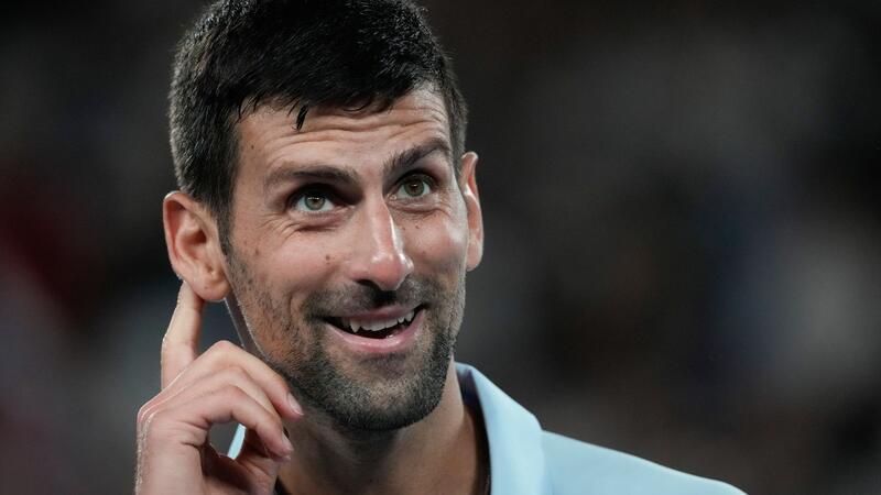 Djokovic in Melbourne mit viel Mühe in Runde zwei Steht in Melbourne in Runde zwei: Novak Djokovic.