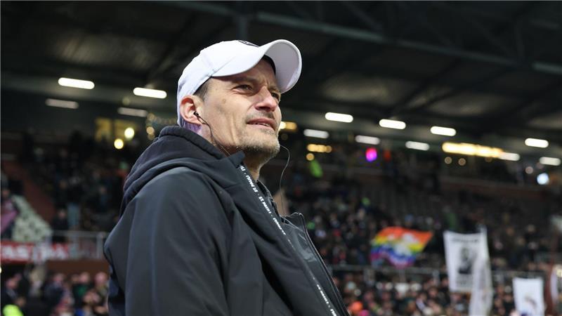 Steht mit seiner Mannschaft vor einer schwierigen Aufgabe: FC St. Paulis Trainer Alexander Blessin