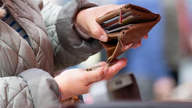 Steigende Preise bremsen den privaten Konsum, der in guten Zeiten eine wichtige Stütze für das Wirtschaftswachstum ist. (Symbolbild)