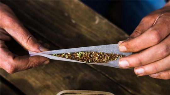 Steigt die Anzahl der Cannabis-Konsumenten mit der Legalisierung an, muss auch mit einer höheren Nachfrage nach Raucherbedarf gerechnet werden.