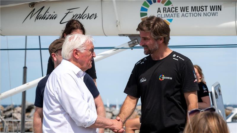 Kieler Woche startet mit Steinmeier und 500 Konzerten Steinmeier segelte mit Boris Herrmann auf der Förde.