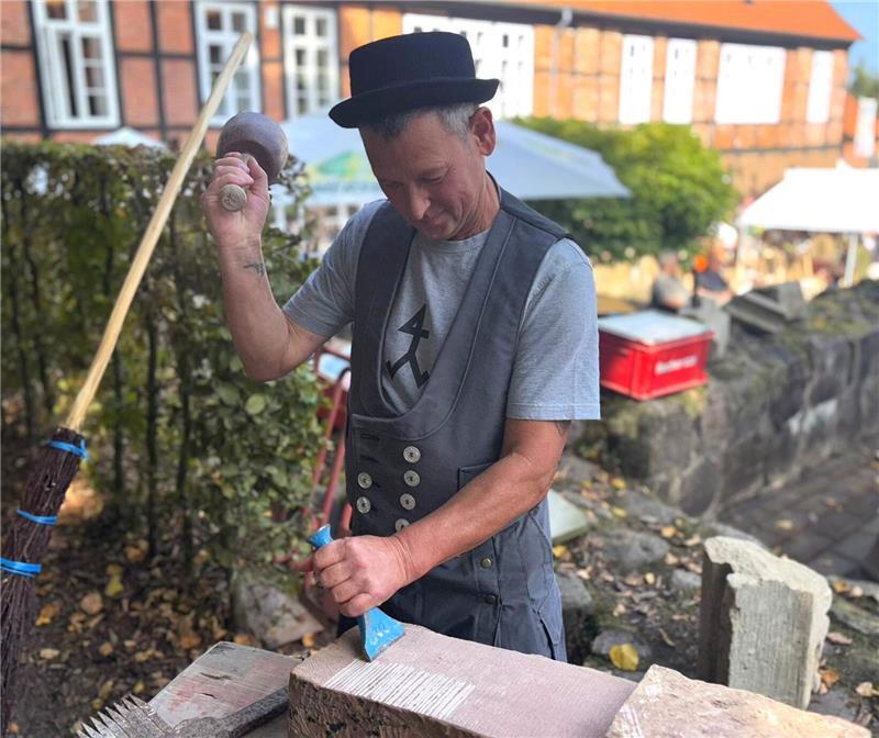 Steinmetz Rolf Fiebes war zum ersten Mal auf dem Herbstzauber.