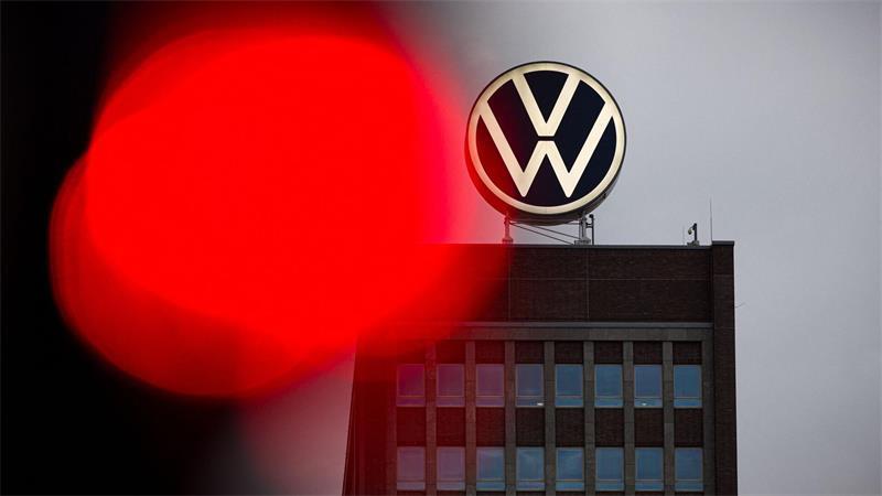 Stellenabbau und mögliche Werksschließungen könnten VW Milliarden kosten. (Archivbild)