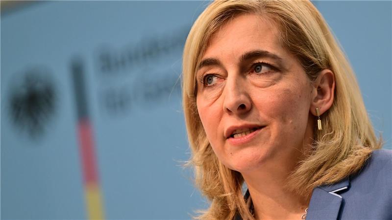 Stellt manche Vorgaben für Pflegeheime in Frage: Gesundheitsministerin Warken. (Foto Archiv) 
