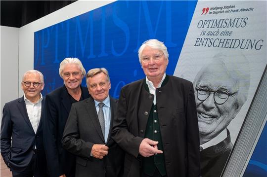 Stellten gemeinsam das Buch vor: Rüdiger Grube, Wolfgang Stephan, Hartmut Mehdorn und Frank Albrecht (von links). Foto: Volker Schimkus