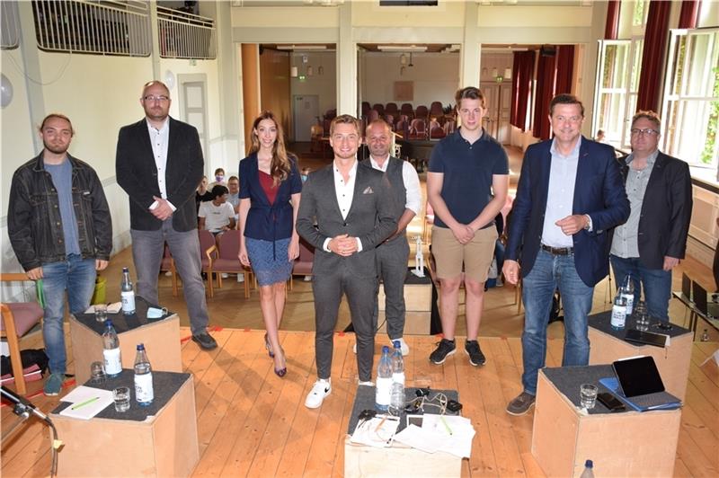 Stellten sich als Kandidaten für den Bundestag den Fragen der Schüler (von links): Claas Goldenstein (Grüne), Klemens Kowalski (Linkspartei), Marie-Thérèse Kaiser (AfD), Steven Hermeling (FDP), Kai Koeser (SPD), Schüler-Moderator Julian Hat
