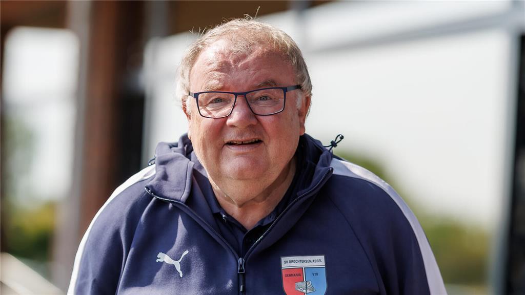 "Stellvertretend für die unermüdlich tätigen Jugendtrainer und Betreuer steht Th...