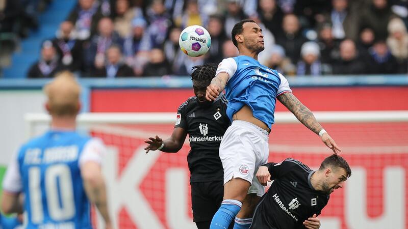 HSV nur Remis in Rostock - Siege für Kiel und Schalke Stephan Ambrosius (l) und der HSV kamen nicht über ein 2:2 in Rostock hinaus.