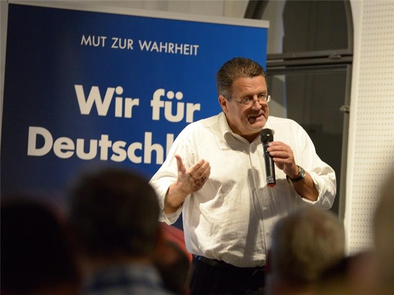 Buxtehuder protestieren gegen Stephan Brandner Stephan Brandner aus Thüringen sitzt für die AfD im Bundestag. Fotos: Wisser