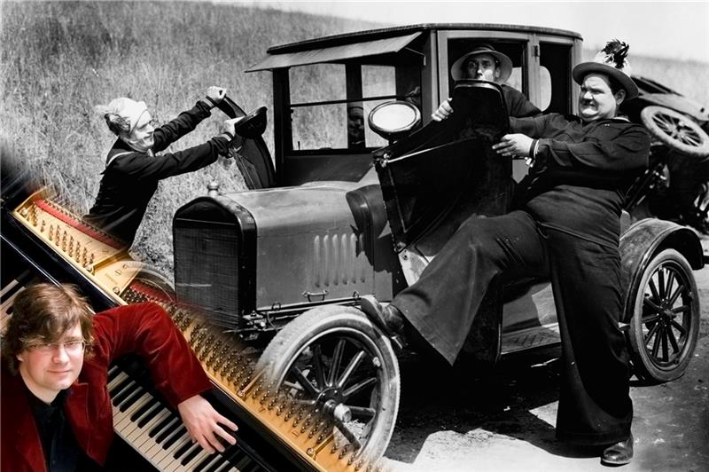 Stephan Graf von Bothmer begleitet Stummfilme von Stan und Ollie am Klavier. Foto: Birgit Meixner