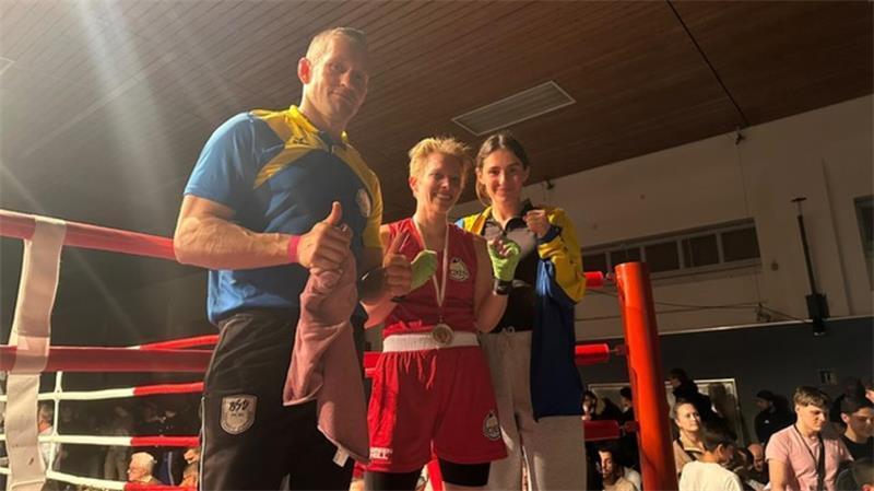 Zwei Titel für den BSV - nach hartem Kampf und ohne Schweiß Stephan Walker Mayer, Katherina von Roßbitzky und Luca Köhler (v.l.).