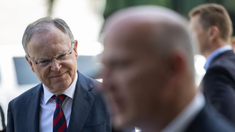 Weil skeptisch bei Asylverfahren in Drittstaaten Stephan Weil (SPD), Ministerpräsident von Niedersachsen.