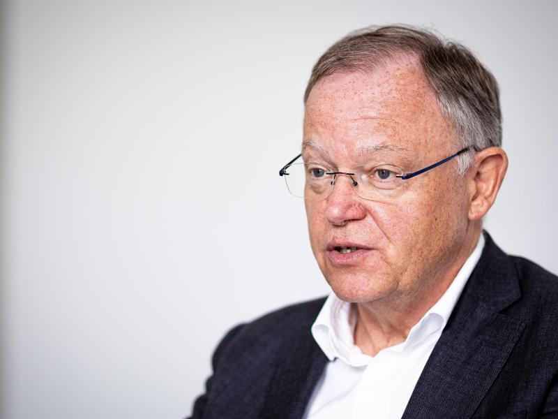 Stephan Weil (SPD), Ministerpräsident von Niedersachsen. Foto: Moritz Frankenberg/dpa/Archivbild